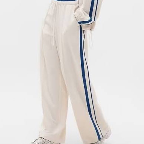 Athleta Pants - Athleta Pant MVP Mid Rise Side Stripe ivory blue MP